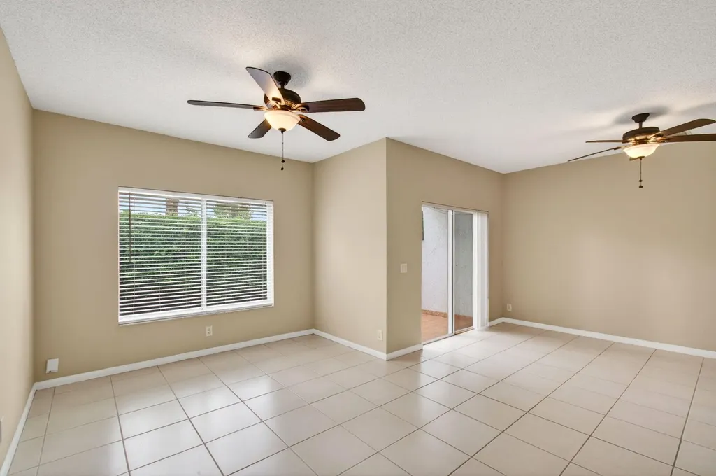 8289 Via Serena Boca Raton FL 33433