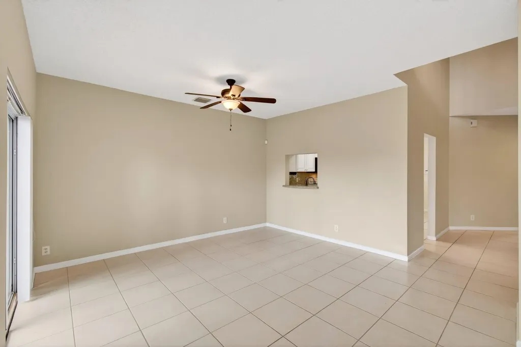 8289 Via Serena Boca Raton FL 33433