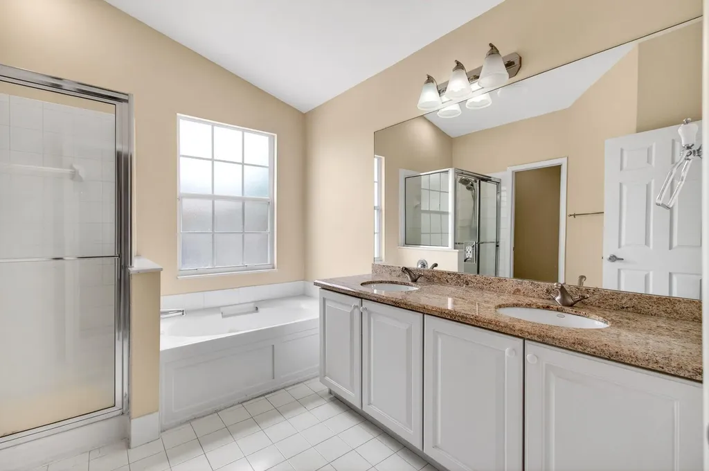 8289 Via Serena Boca Raton FL 33433