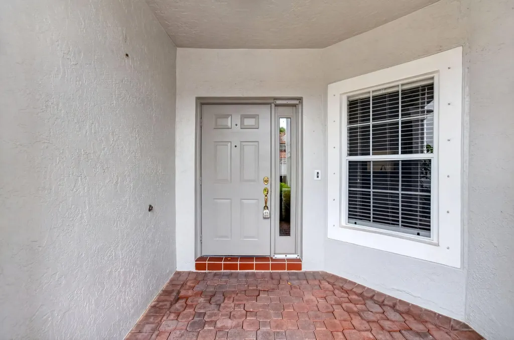 8289 Via Serena Boca Raton FL 33433