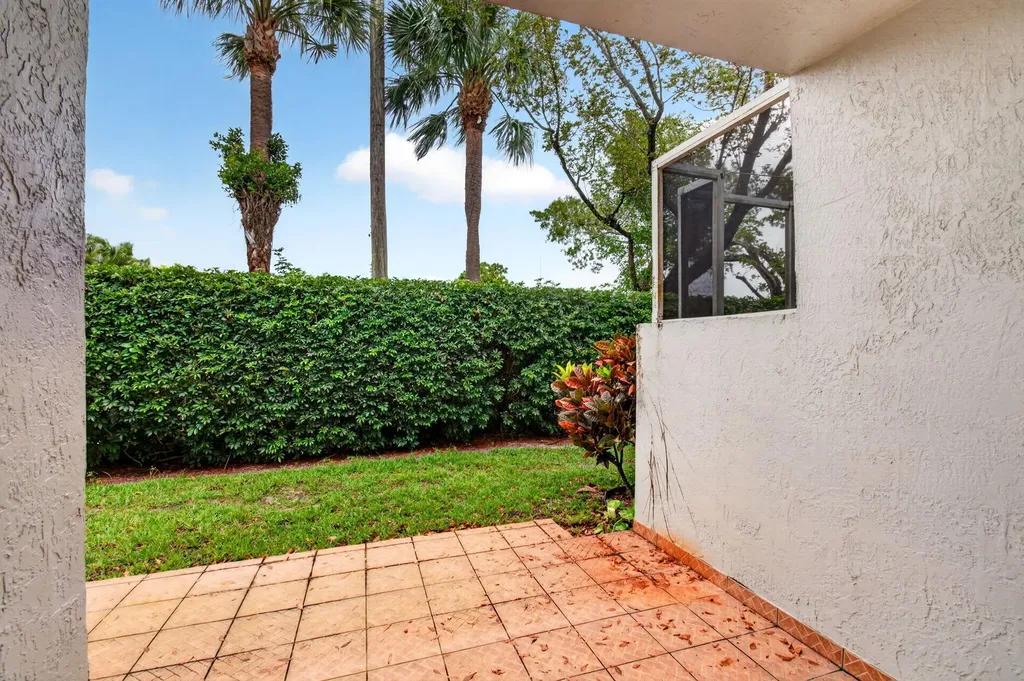 8289 Via Serena Boca Raton FL 33433