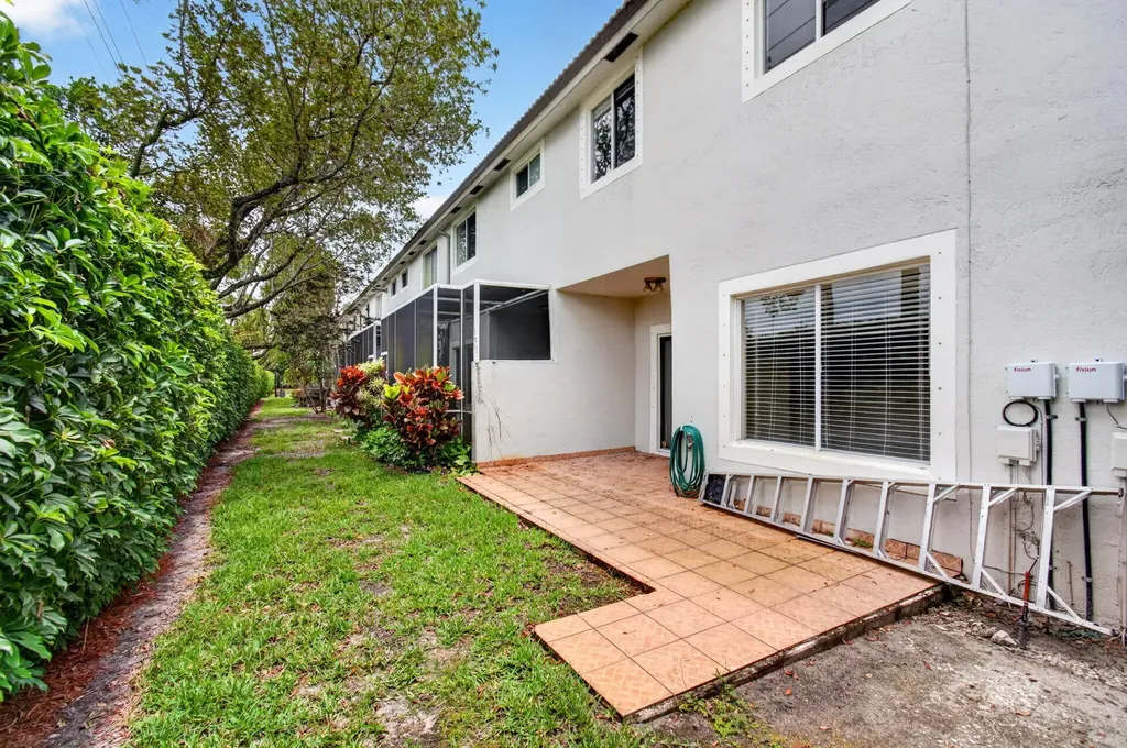 8289 Via Serena Boca Raton FL 33433