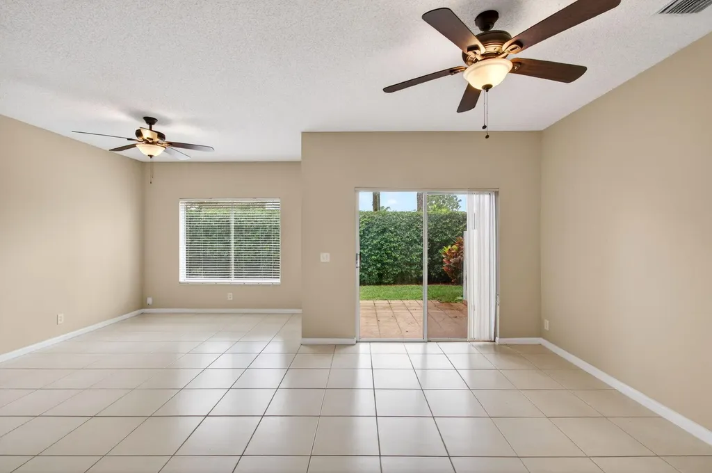 8289 Via Serena Boca Raton FL 33433