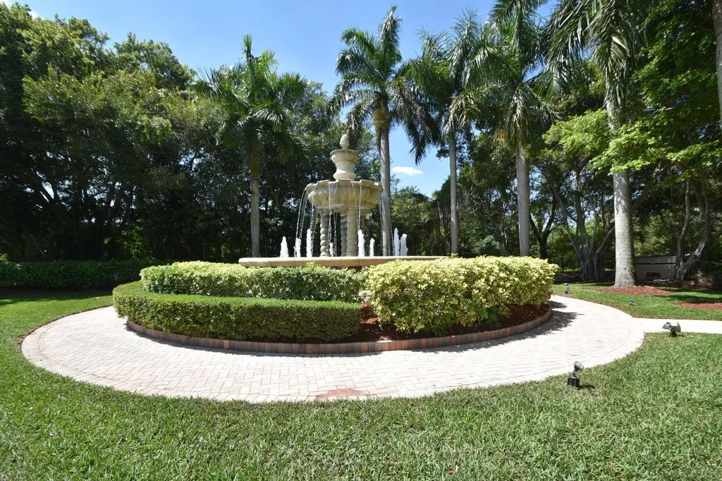 8289 Via Serena Boca Raton FL 33433