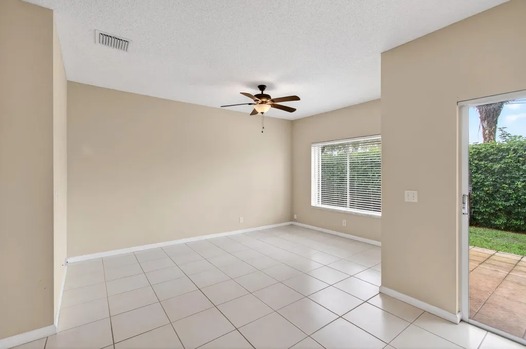 8289 Via Serena Boca Raton FL 33433