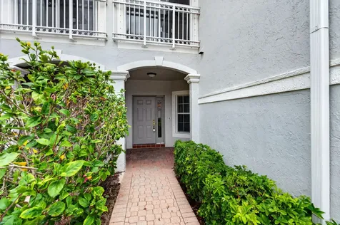 8289 Via Serena Boca Raton FL 33433