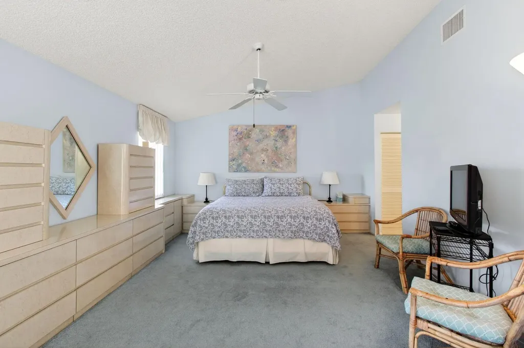14323 Via Royale Delray Beach FL 33446