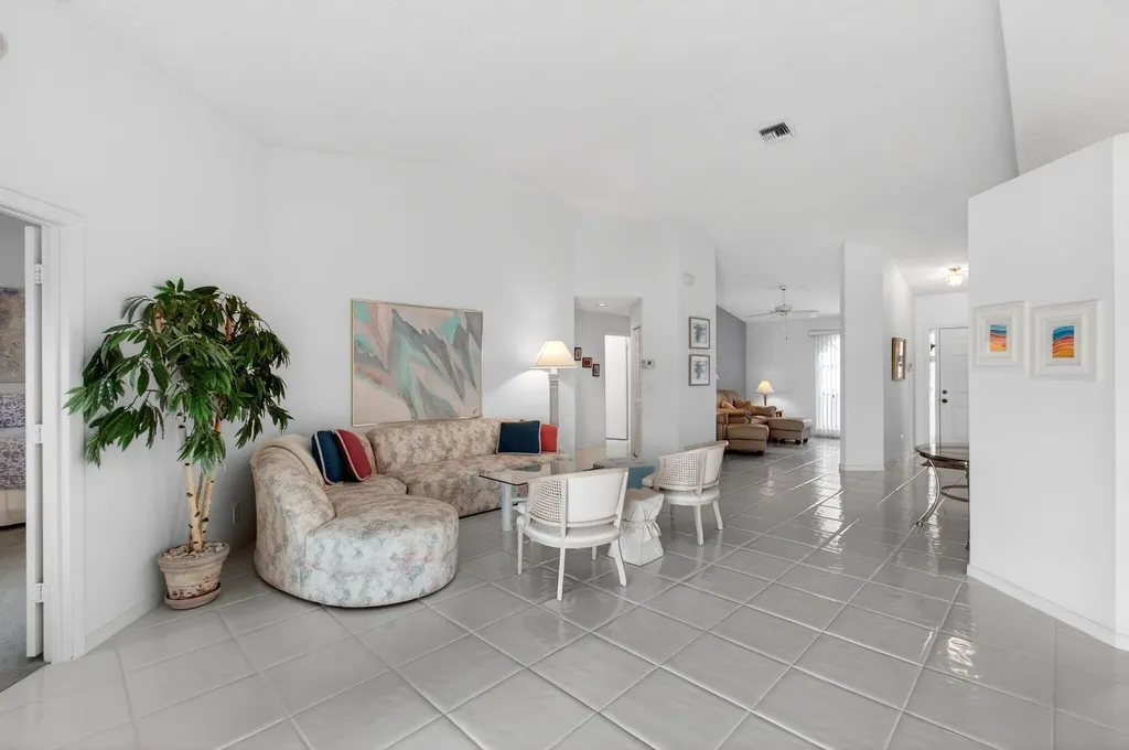 14323 Via Royale Delray Beach FL 33446