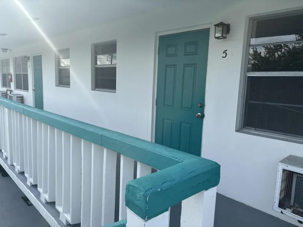 1111 N Federal Highway Lake Worth Beach FL 33460