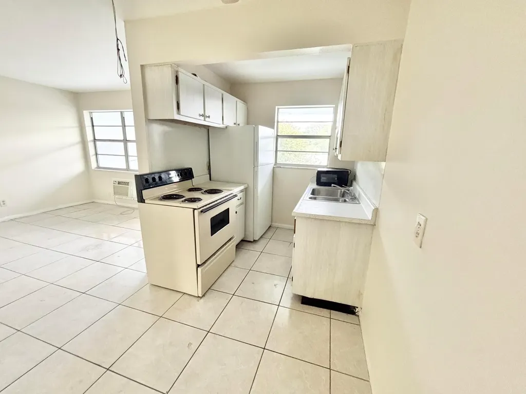 1111 N Federal Highway Lake Worth Beach FL 33460