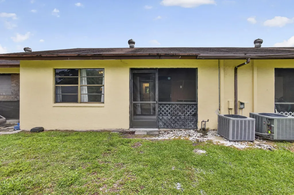 4661 Perth Road West Palm Beach FL 33415