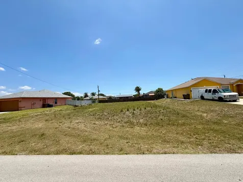 4517 7TH Street W Lehigh Acres FL 33971