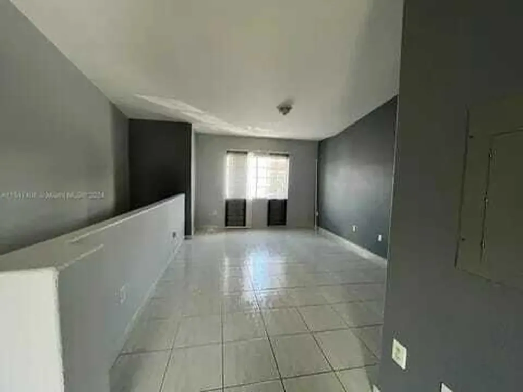 7211 NW 174th Terrace Hialeah FL 33015