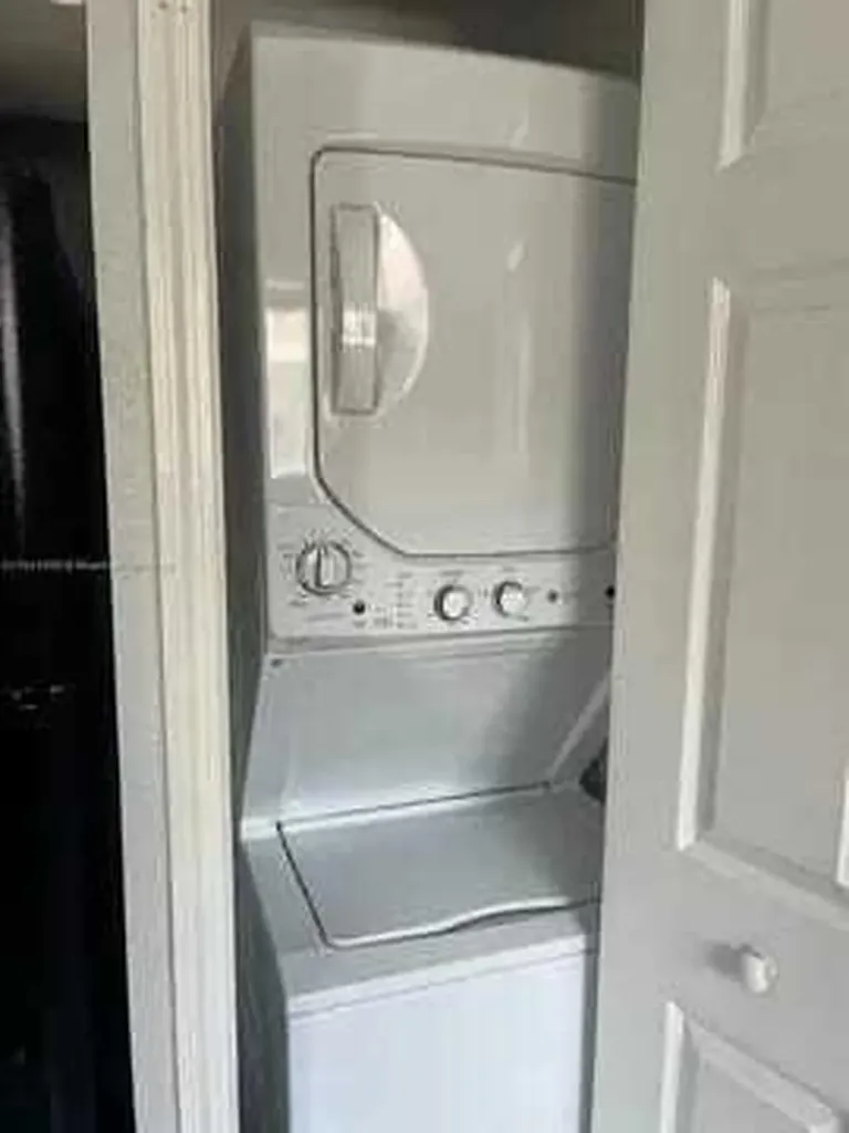 7211 NW 174th Terrace Hialeah FL 33015