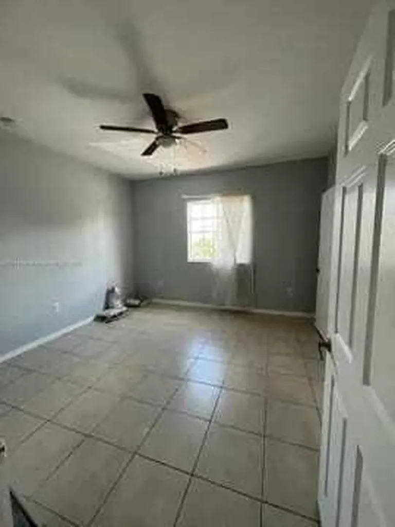 7211 NW 174th Terrace Hialeah FL 33015