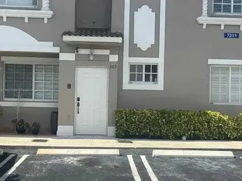 7211 NW 174th Terrace Hialeah FL 33015