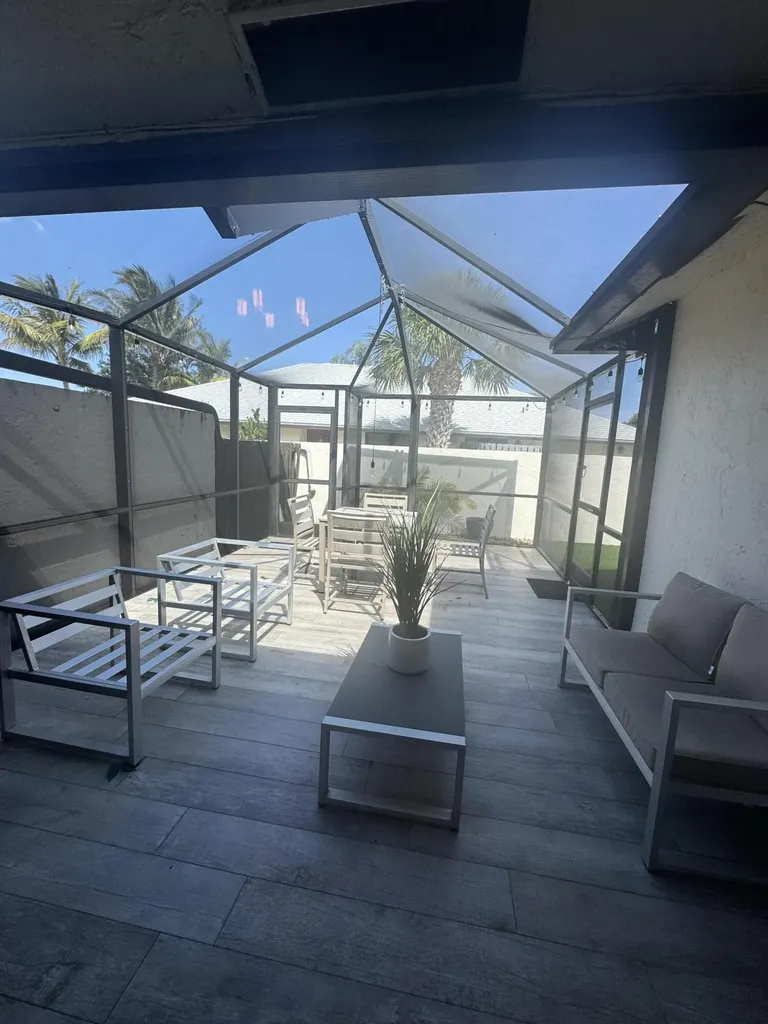 499 SW 28th Avenue Delray Beach FL 33445