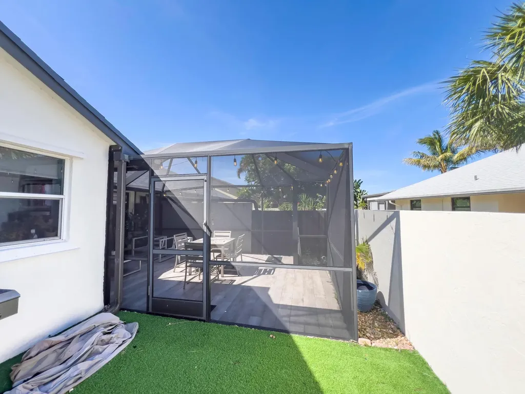 499 SW 28th Avenue Delray Beach FL 33445