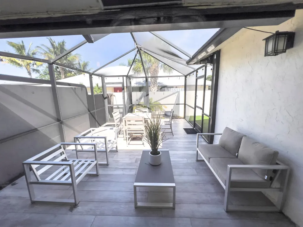 499 SW 28th Avenue Delray Beach FL 33445