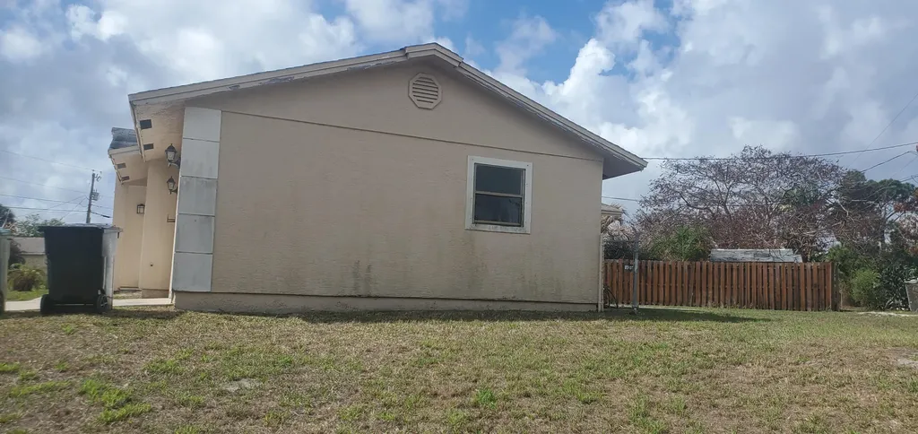 2398 SW Susset Lane Port St Lucie FL 34953