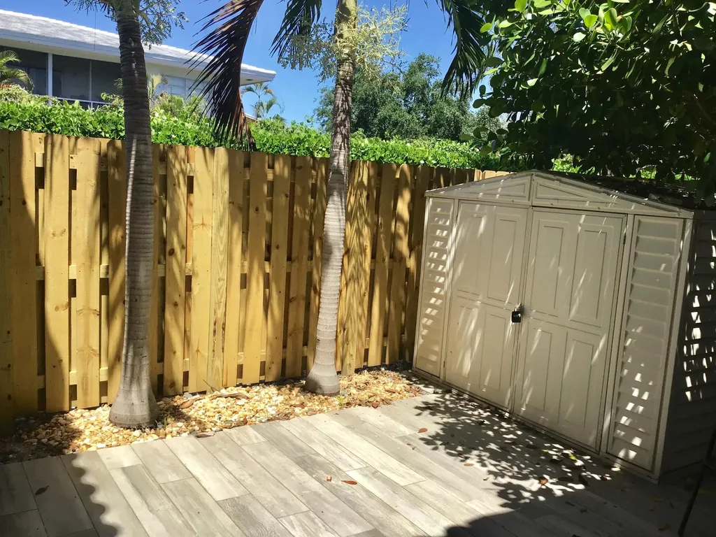 1251 S Federal Highway Boca Raton FL 33432