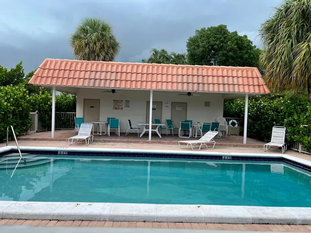 1251 S Federal Highway Boca Raton FL 33432