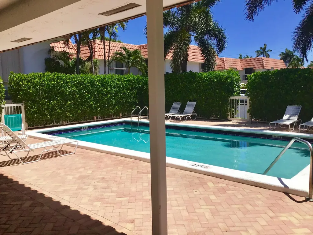 1251 S Federal Highway Boca Raton FL 33432