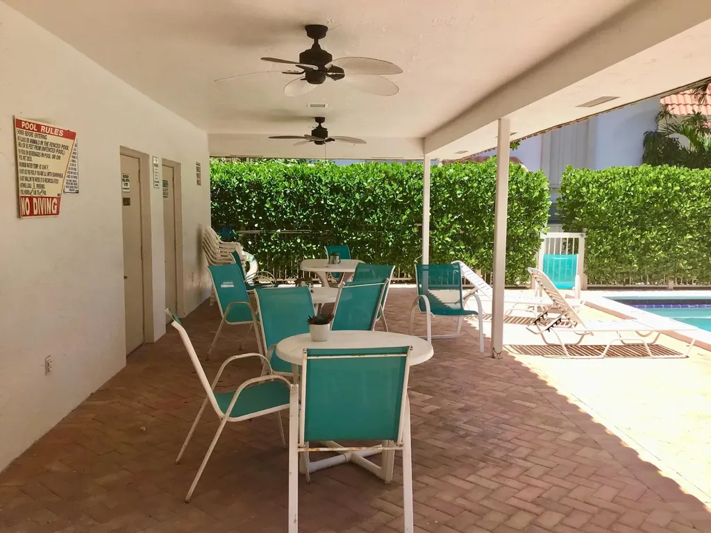 1251 S Federal Highway Boca Raton FL 33432