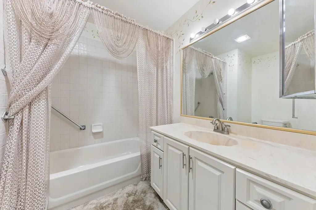 10197 Kinswood Road Boynton Beach FL 33437