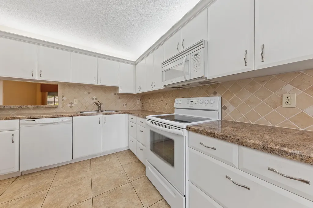 10197 Kinswood Road Boynton Beach FL 33437