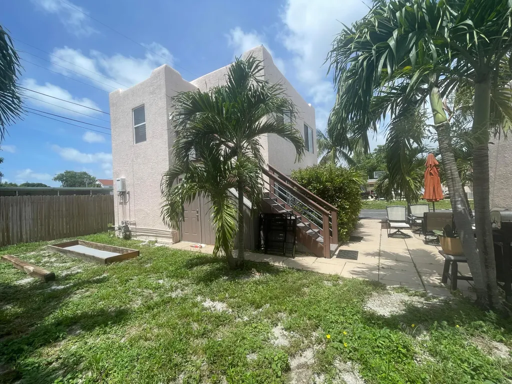 505 24th Avenue N Lake Worth Beach FL