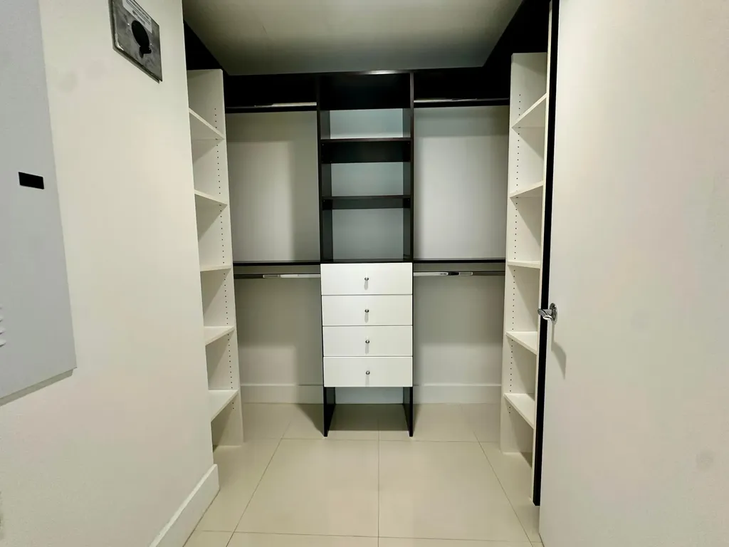 2950 NE 188th Street NE Aventura FL 33180