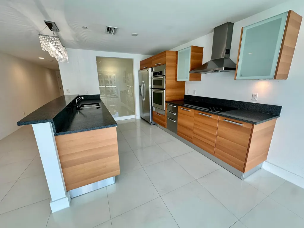 2950 NE 188th Street NE Aventura FL 33180