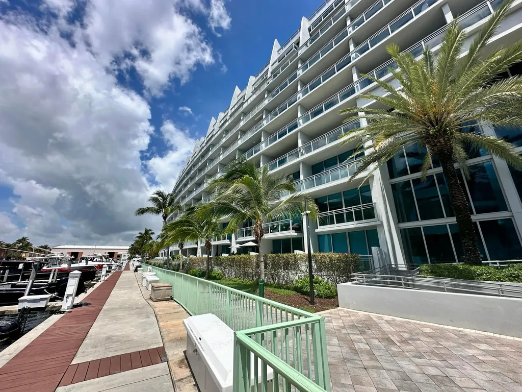 2950 NE 188th Street NE Aventura FL 33180