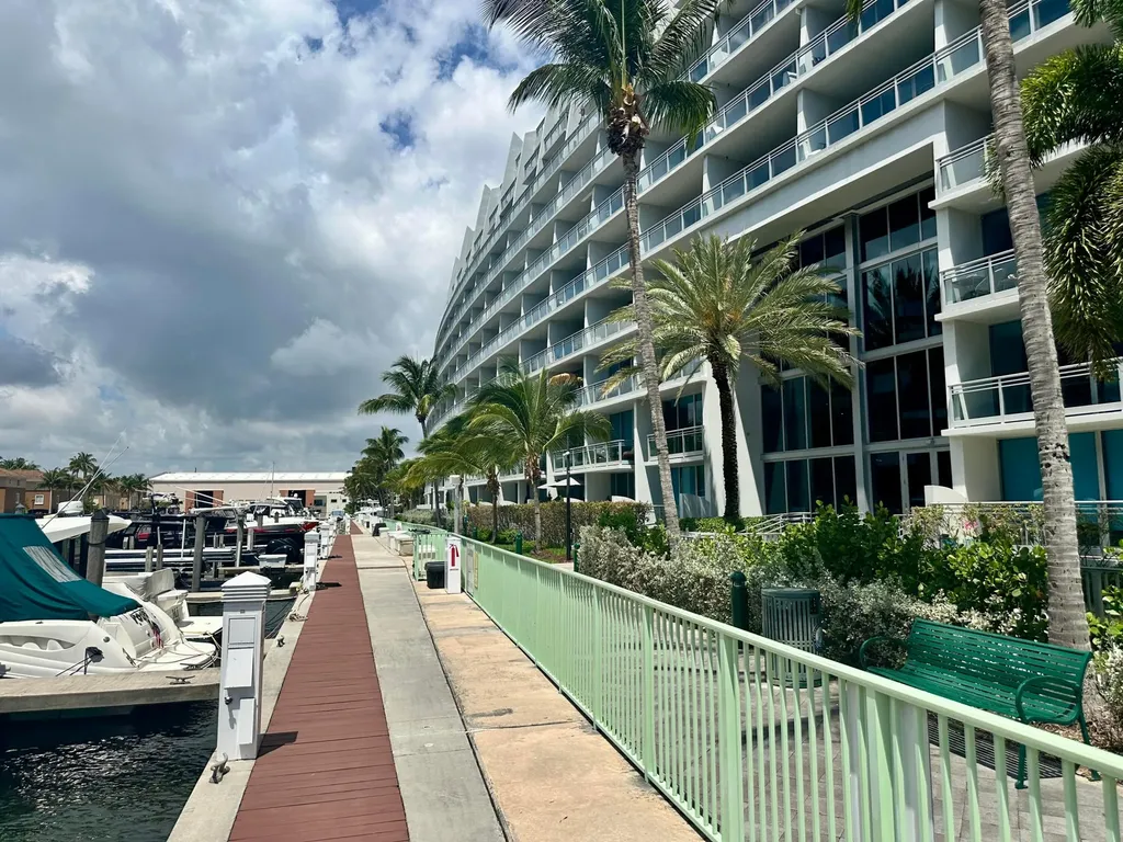 2950 NE 188th Street NE Aventura FL 33180