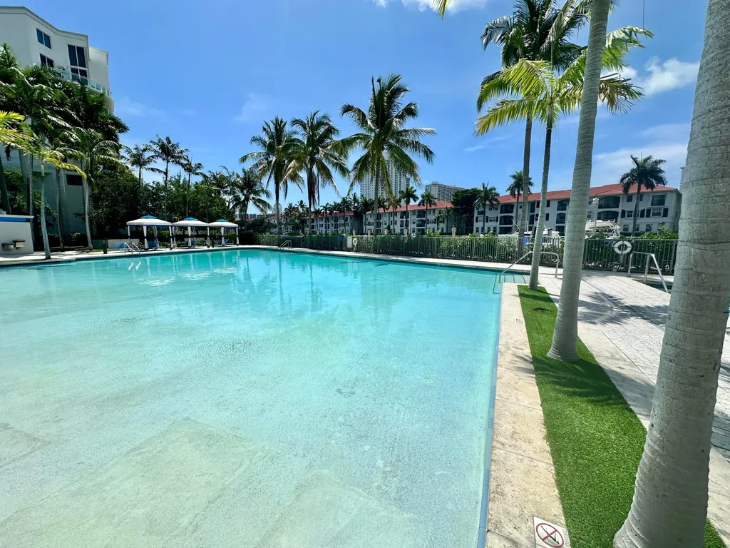 2950 NE 188th Street NE Aventura FL 33180