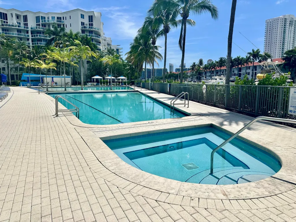 2950 NE 188th Street NE Aventura FL 33180