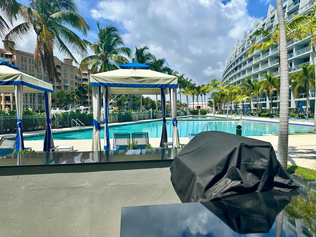 2950 NE 188th Street NE Aventura FL 33180