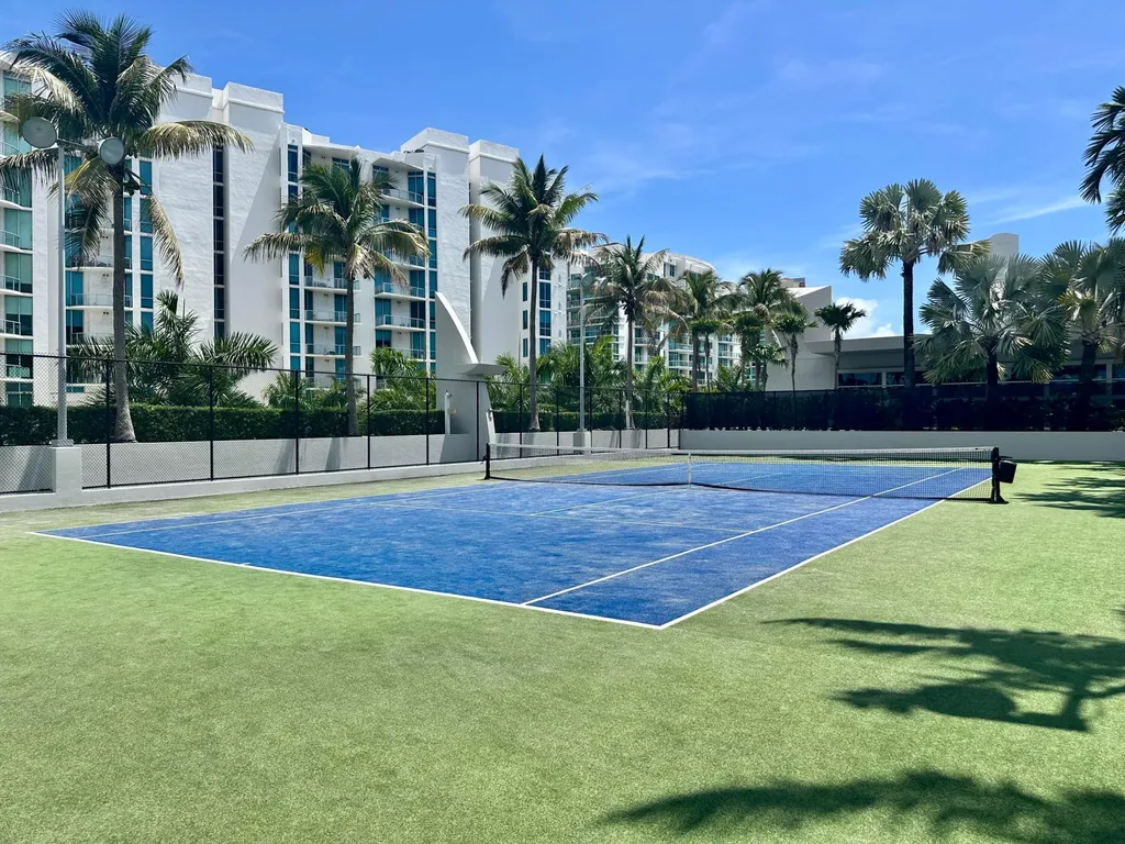 2950 NE 188th Street NE Aventura FL 33180