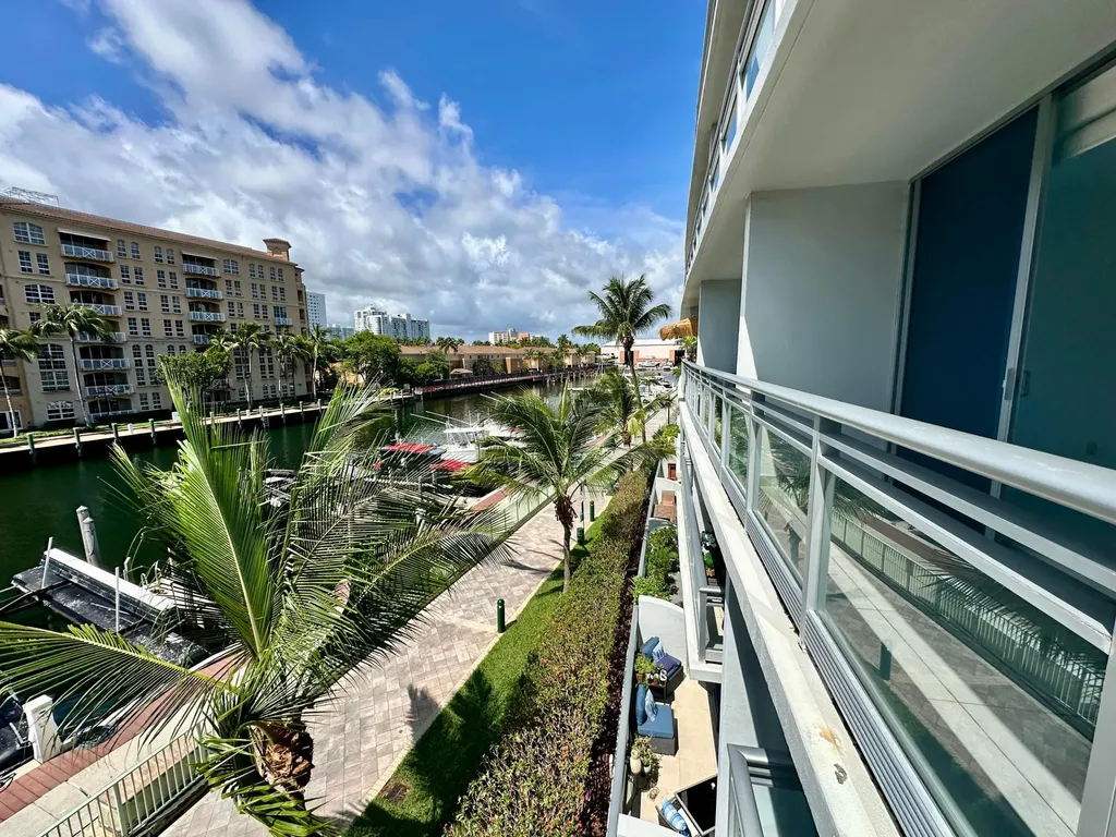 2950 NE 188th Street NE Aventura FL 33180
