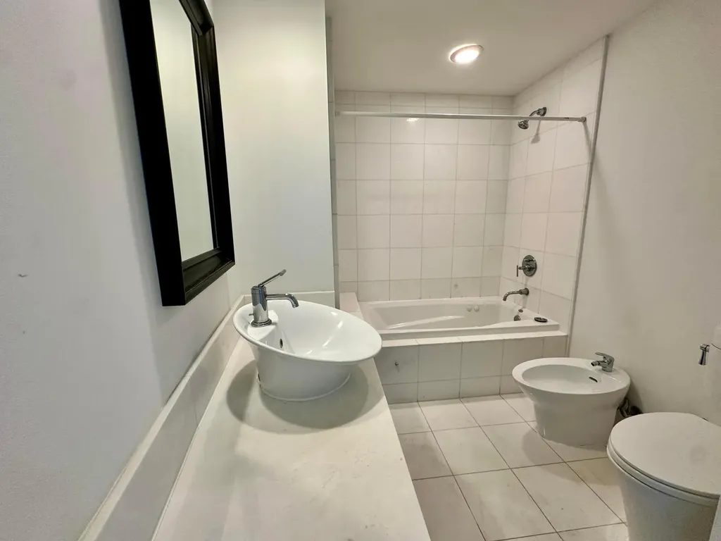 2950 NE 188th Street NE Aventura FL 33180