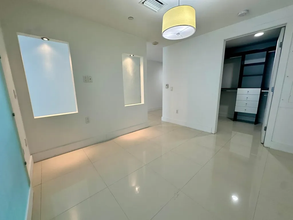 2950 NE 188th Street NE Aventura FL 33180