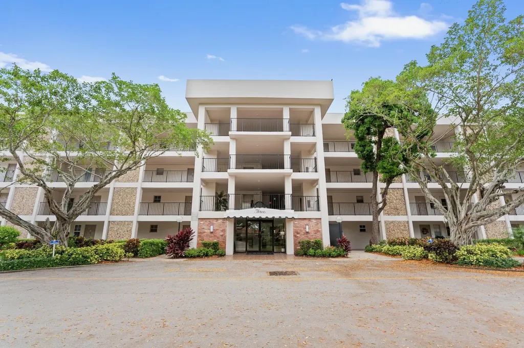 2900 N Palm Aire Drive Pompano Beach FL 33069