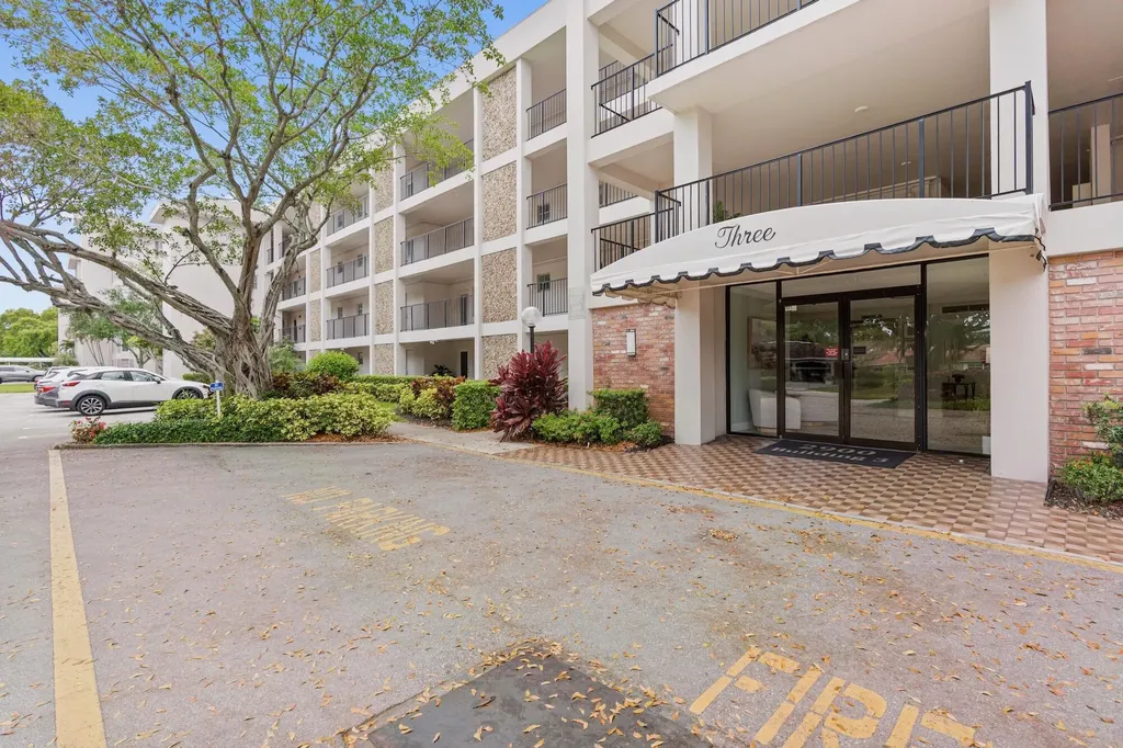 2900 N Palm Aire Drive Pompano Beach FL 33069