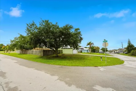 6208 NW Kukui Court Port St Lucie FL 34983
