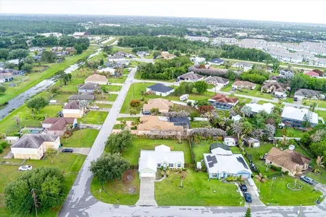 6208 NW Kukui Court Port St Lucie FL 34983