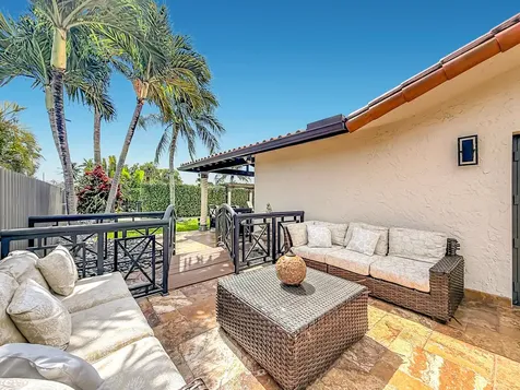 736 NW 12th Avenue Dania Beach FL 33004