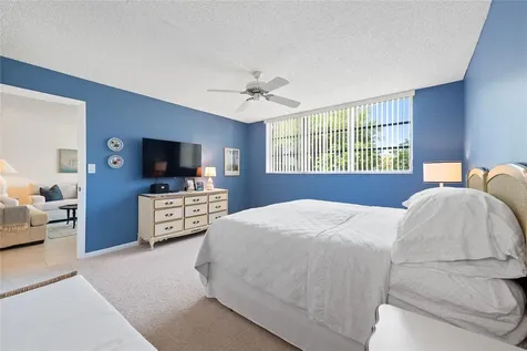9420 S Hollybrook Lake Drive Pembroke Pines FL 33025