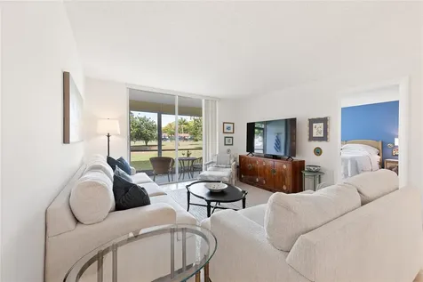 9420 S Hollybrook Lake Drive Pembroke Pines FL 33025