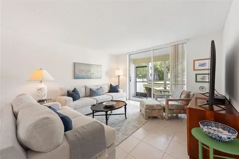 9420 S Hollybrook Lake Drive Pembroke Pines FL 33025